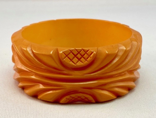 B244 wide flowing lines carved butterscotch bakelite bangle